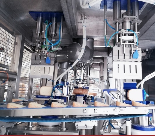 Machine de coupe pour découpe industrielle de fromages