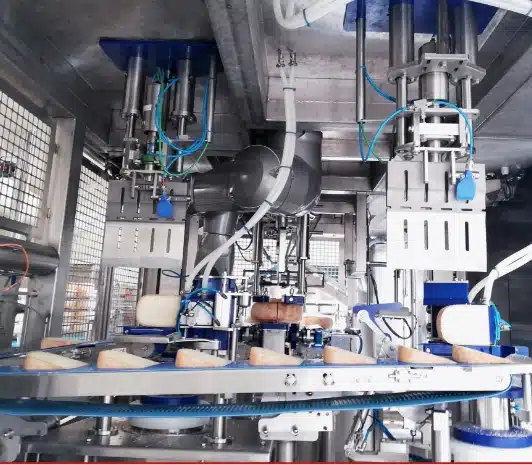 Cutting machine for industrial cheese cutting