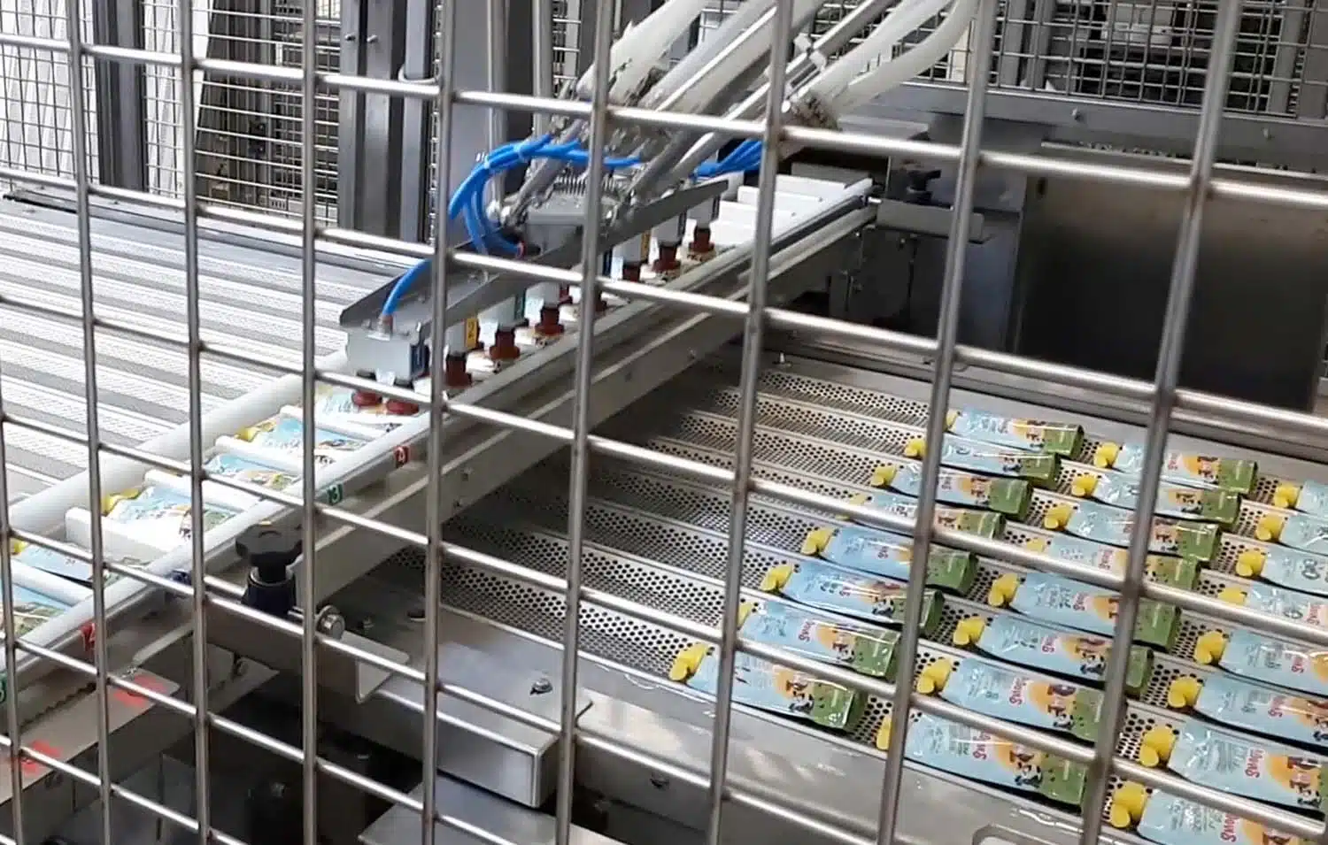 enclayage automatique de produits sur claies Ixapack