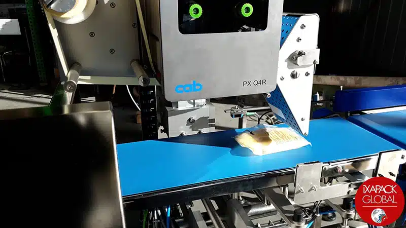 Machine d’étiquetage automatique pour lignes agroalimentaires