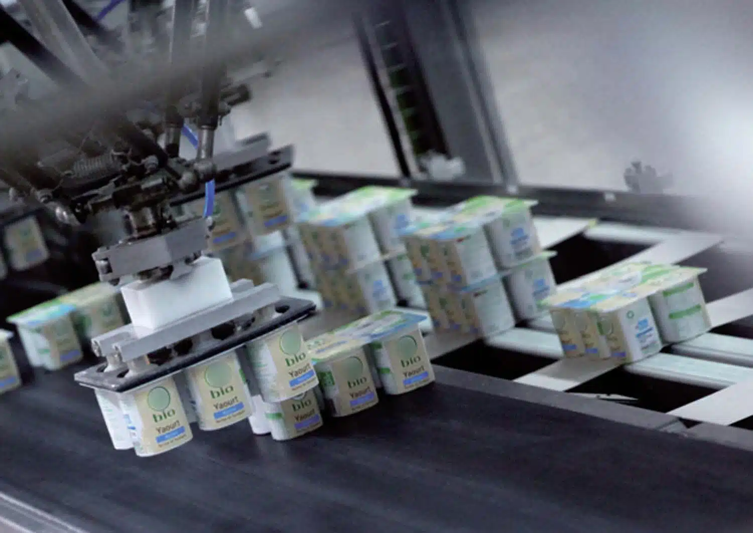 Suremballage de yaourts, mise en fourreau de produits lactés Ixapack