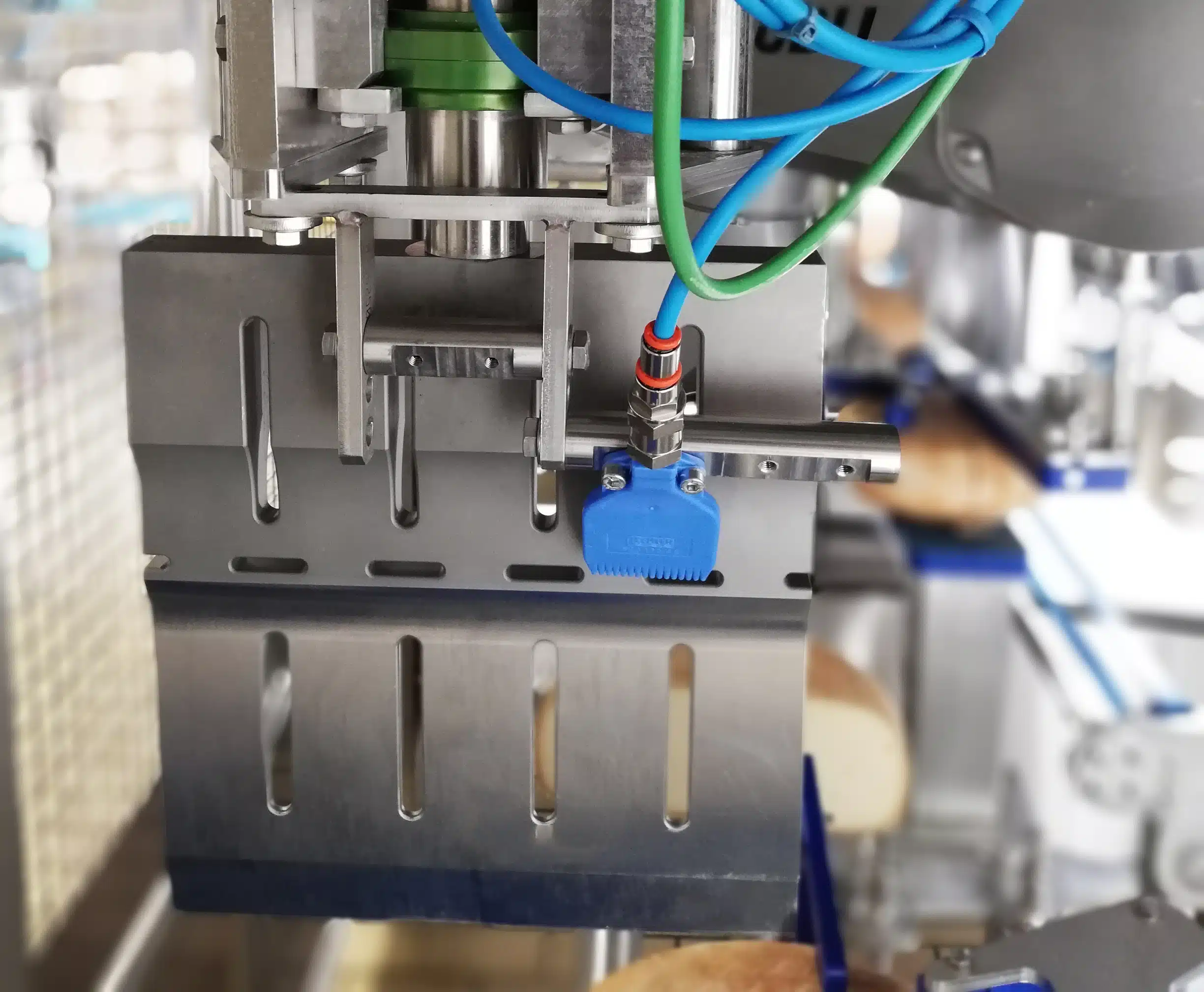 Ultrasonic food cutting machines
